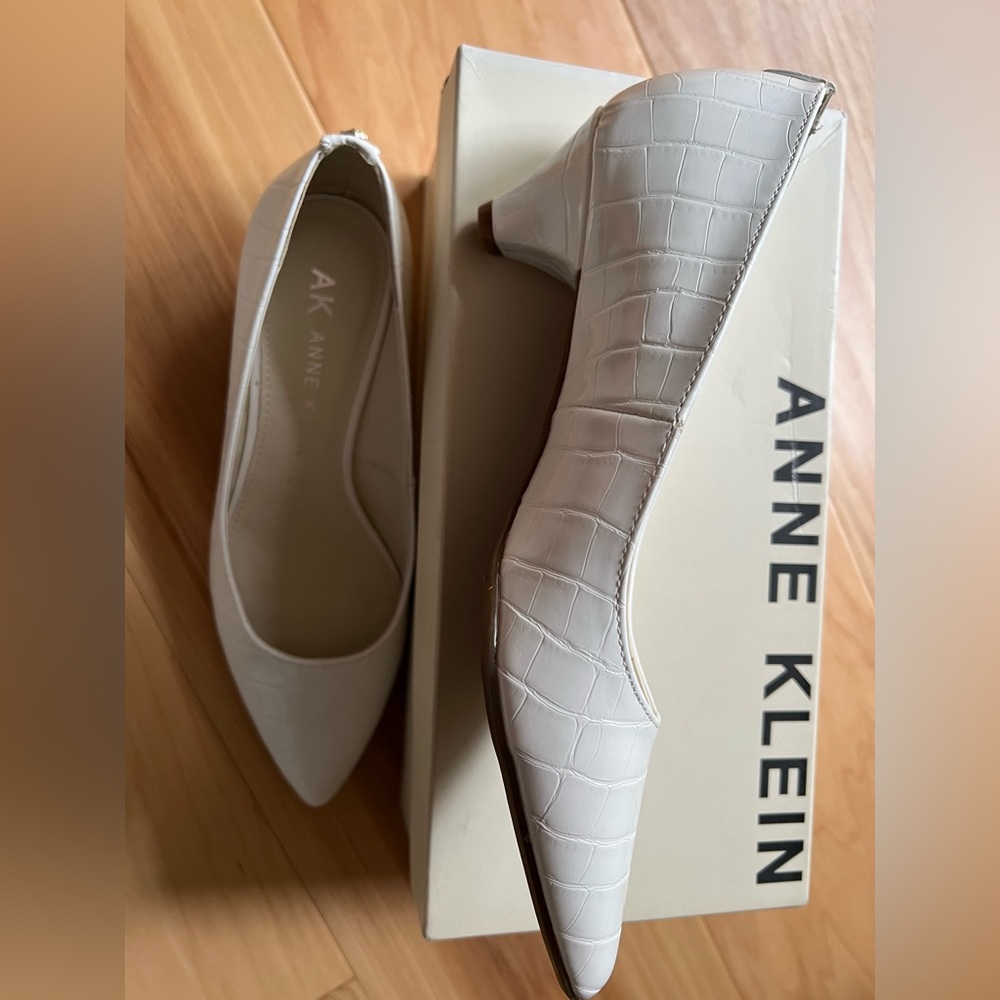 Anne Klein Iflex white crocodile embossed kitten heels